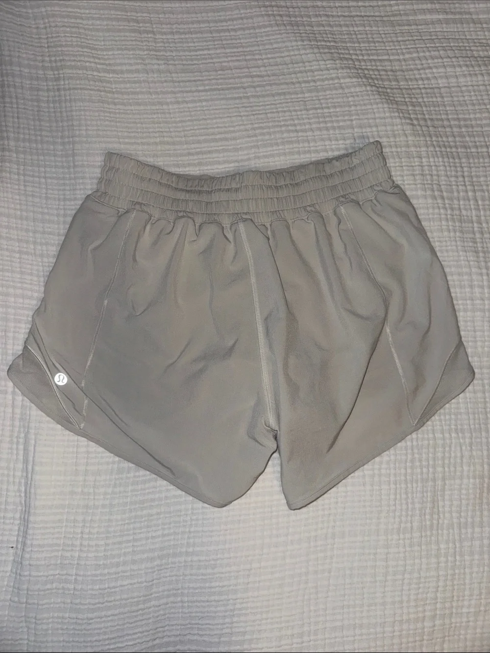 Lululemon 4” high rise hotty hot shorts